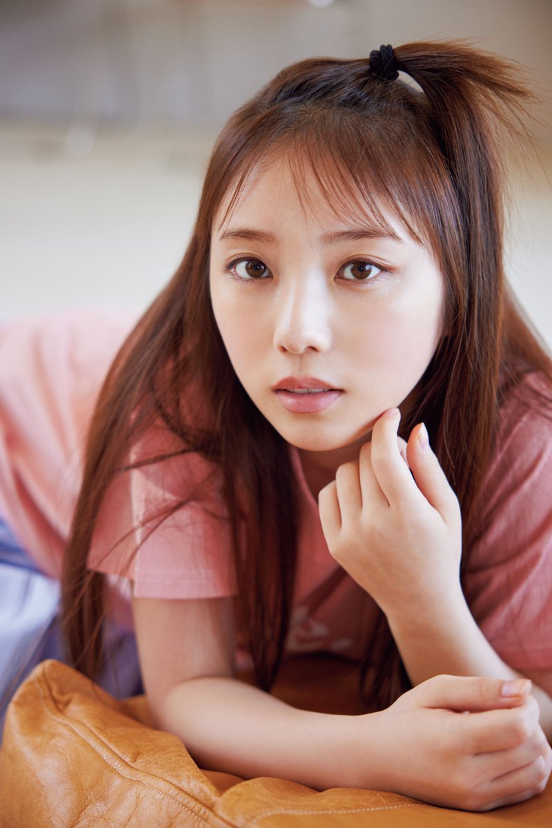 乃木坂46与田祐希、部屋着×ちょんまげ髪のオフ感満載ショット