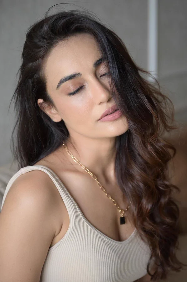 F2hFcXwacAErNyL?format=webp&name=900x900