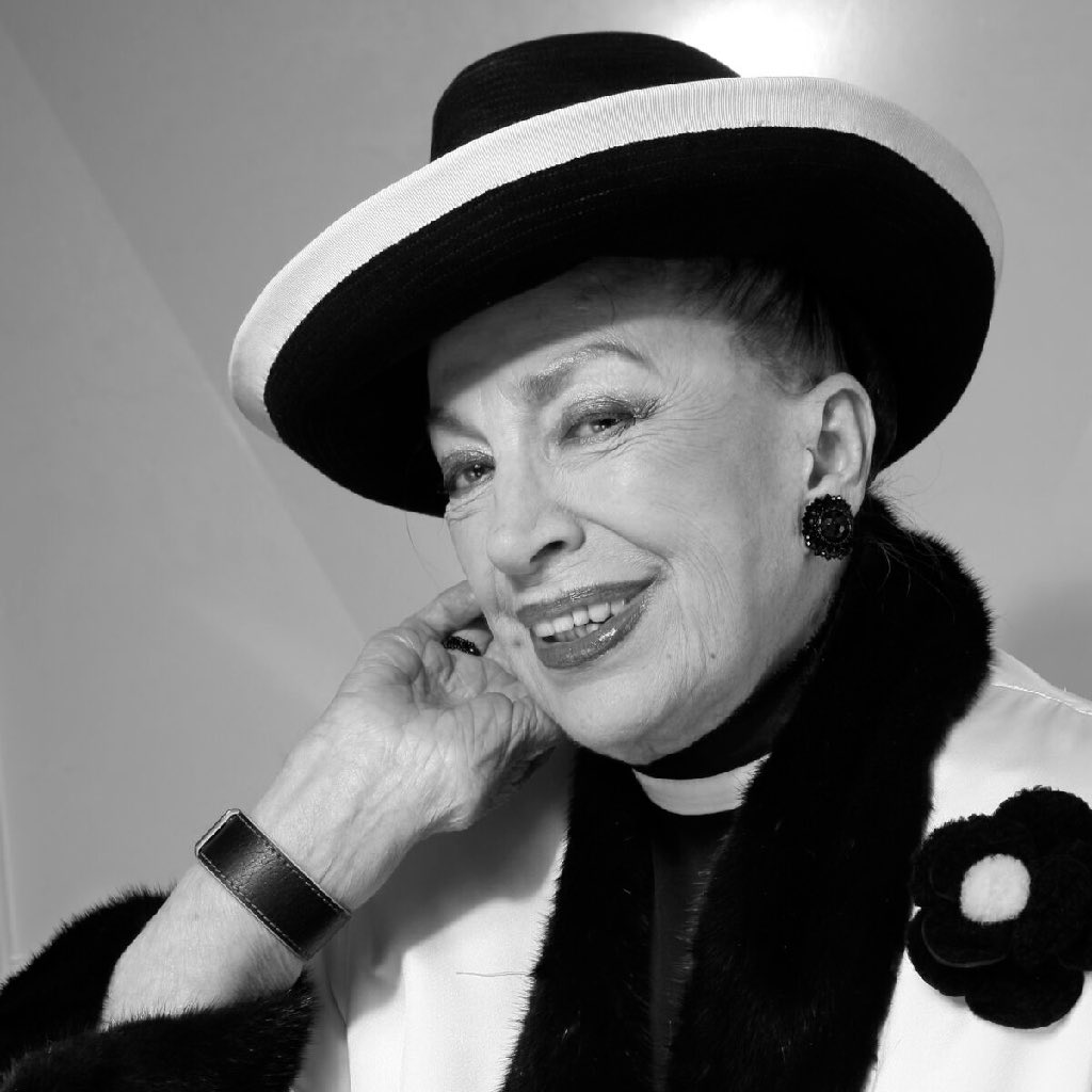 Je l aimais tant. Une personne comme il y en a de moins en moins et qui va bcp nous manquer. 
Je te fais des milliers de bisous ma Geneviève d amour