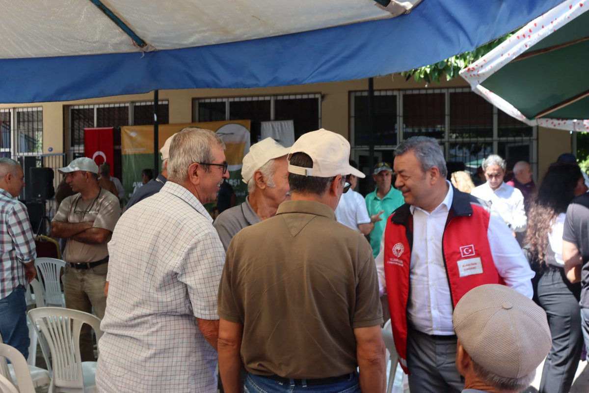 izmirtarim's tweet photo. İzmir tarımının baştacı değerli üreticilerimiz!
Sizde bu heves, yeniliklere açıklık, bize verdiğiniz sonsuz destek ve işbirliğine inancınız oldukça biz sizinle omuz omuza çalışmanın mutluluğunu her etkinlik sonrası yaşıyoruz.
#SenÜretYeter
#Tarımda35inİzi https://t.co/E9X6YPU5ei