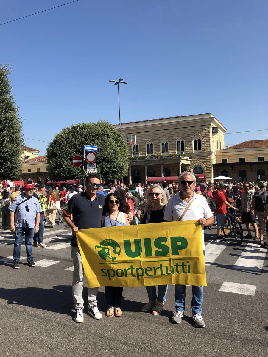 UispERtutti's tweet photo. #2agosto A distanza di 43 anni, ancora in piazza a chiedere verità e giustizia perché “l’impunità é alla base della distruzione di ogni democrazia” (Paolo Bolognesi - Ass. familiari vittime della strage di Bologna)
#UispER #giustizia #verità #democrazia https://t.co/iwHFo6EYSG