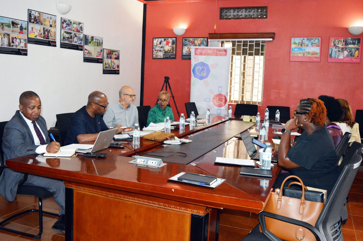 Amref_Uganda's tweet photo. Today @Amref_Uganda hosted the Amref Global Leadership Team led by the Group CEO @daktari1. The team met with @pkagurusi and staff in 🇺🇬 to discuss the new 8-year strategic plan and discuss issues that will improve and strengthen the Amref brand at country level.#Amrefforward2030 https://t.co/YiQJSBoMxO
