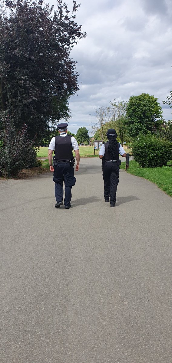 Yesterday the team were out in Blondin Park W5 patrolling our open spaces🌳. If you see us out and about please come and say hello.
#SaferNeighbourhoods #BlondinPark #Northfield