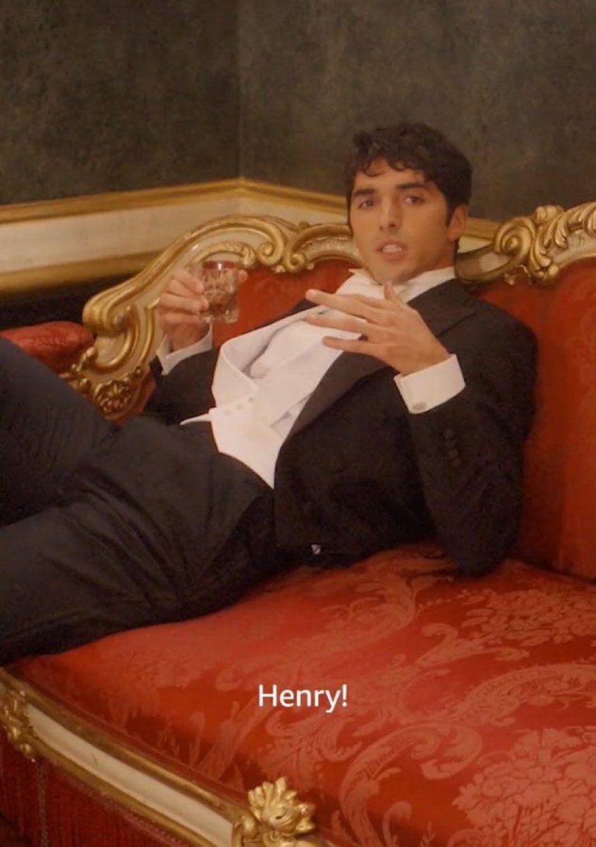 nicksroyalblue's tweet photo. one thing about bisexuals they can’t sit properly ANYWHERE https://t.co/Uw0rTNkTQJ