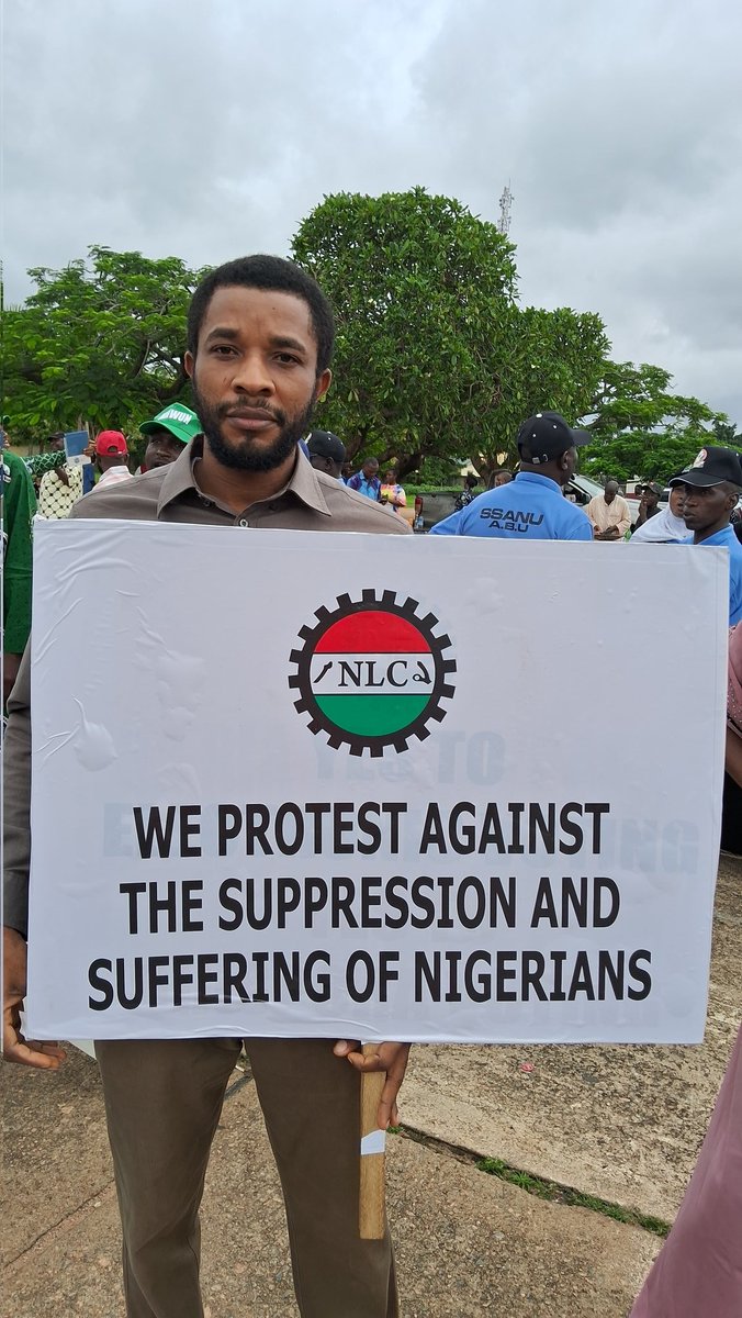 bridgesandhands's tweet photo. Our Director joined in the protest of the NLC to call on the government of Nigeria to have a human face when making decisions https://t.co/T7lvZPhrYh