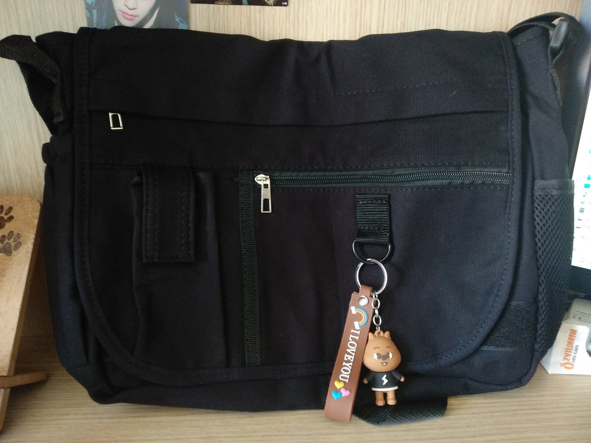 Ben çanta aldım ve beklediğimden çok daha güzel geldii tabi hemen quokkayı yeni çantaya aktardık