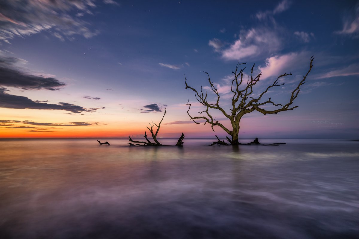 My favorite day of the week, #Humpday! Because we always have such awesome #water shots for #WetWednesday!￼
Mine is a #longexposure #sunrise from #Jekyllisland #Georgia. Have i mentioned before just how AMAZING this place it?! I love it.
#driftwoodbeach #visitgeorgia