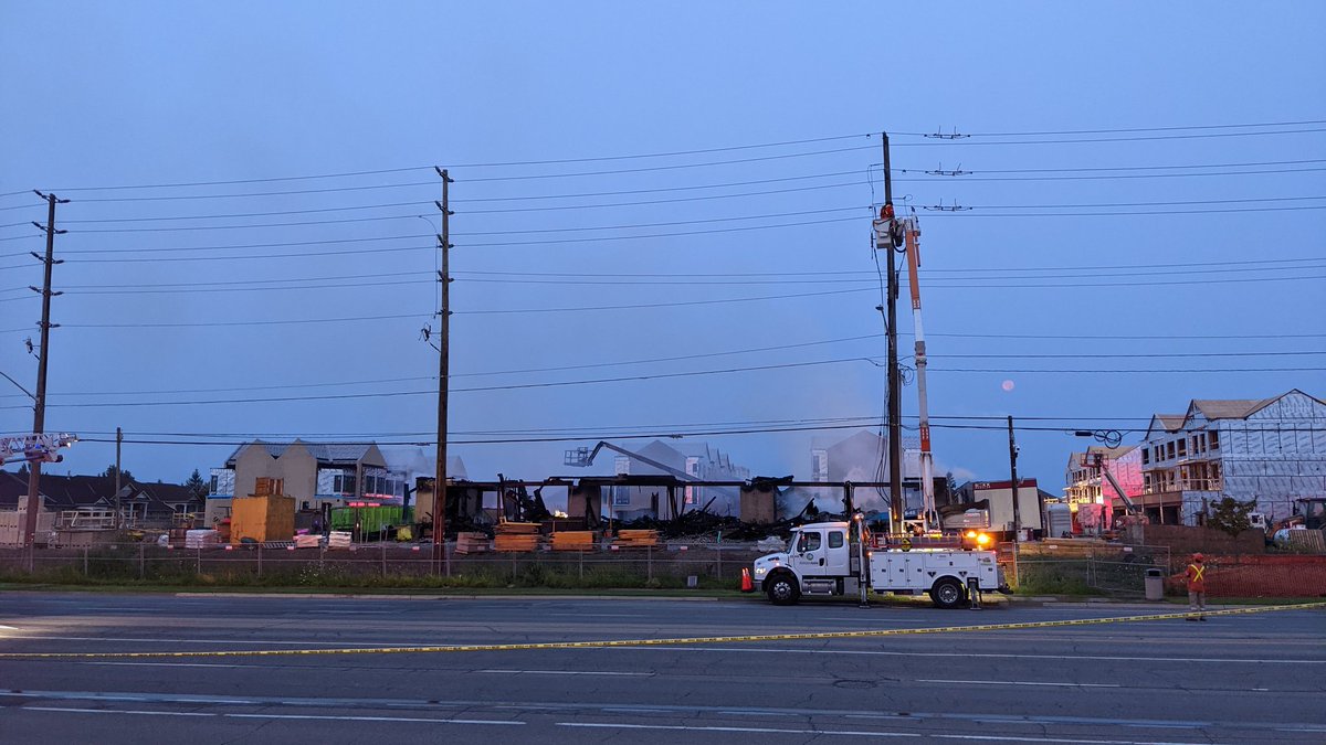 LiveEyeLuke's tweet image. Early morning fire at Taywood Dr. and Appleby line in #burlington details on @morninglive
