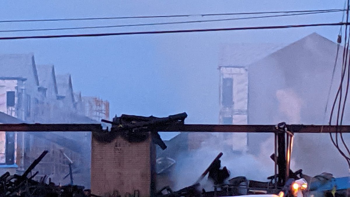 LiveEyeLuke's tweet image. Early morning fire at Taywood Dr. and Appleby line in #burlington details on @morninglive