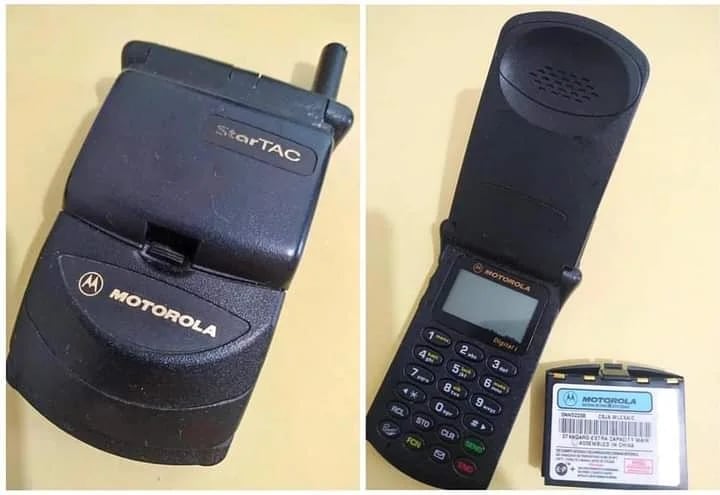 CoisaVelha's tweet photo. Esse StarTAC era desejado tipo o iPhone 30 de hoje 😜😜😜😜😜😜
.
.
.
.
#supimpa #brasil #vintage #memories #retro #instagood #90s #saudade #tuneldotempo #anos80 #anos90 #80s #infancia #saude #nostalgic #classic #oldschool #tentação #bonstempos #instadaily #like4like #photo https://t.co/UHPx4kRFW3