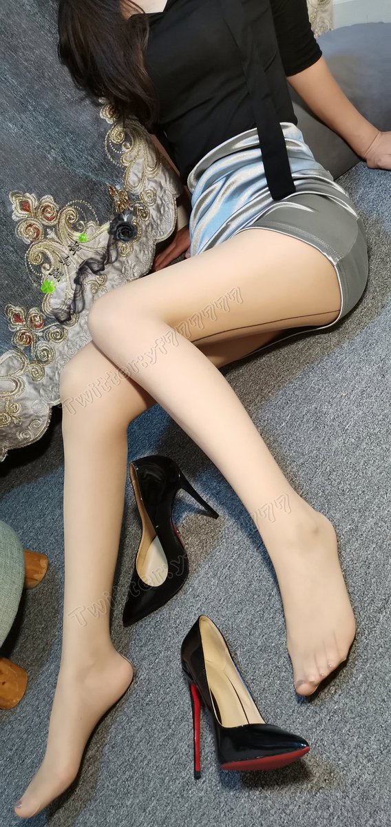 #肉丝 #高跟鞋 羽化登仙，情缘难断。红楼梦里，漫漫桃花。我只愿陪你赏花观月，度过春夏秋冬。青灯相伴，有你相守，纵是千年也不悔…
丝袜来自  @limerencem 
#来觅丝袜有点甜
#口香糖 https://t.co/qWmEK29Nwk