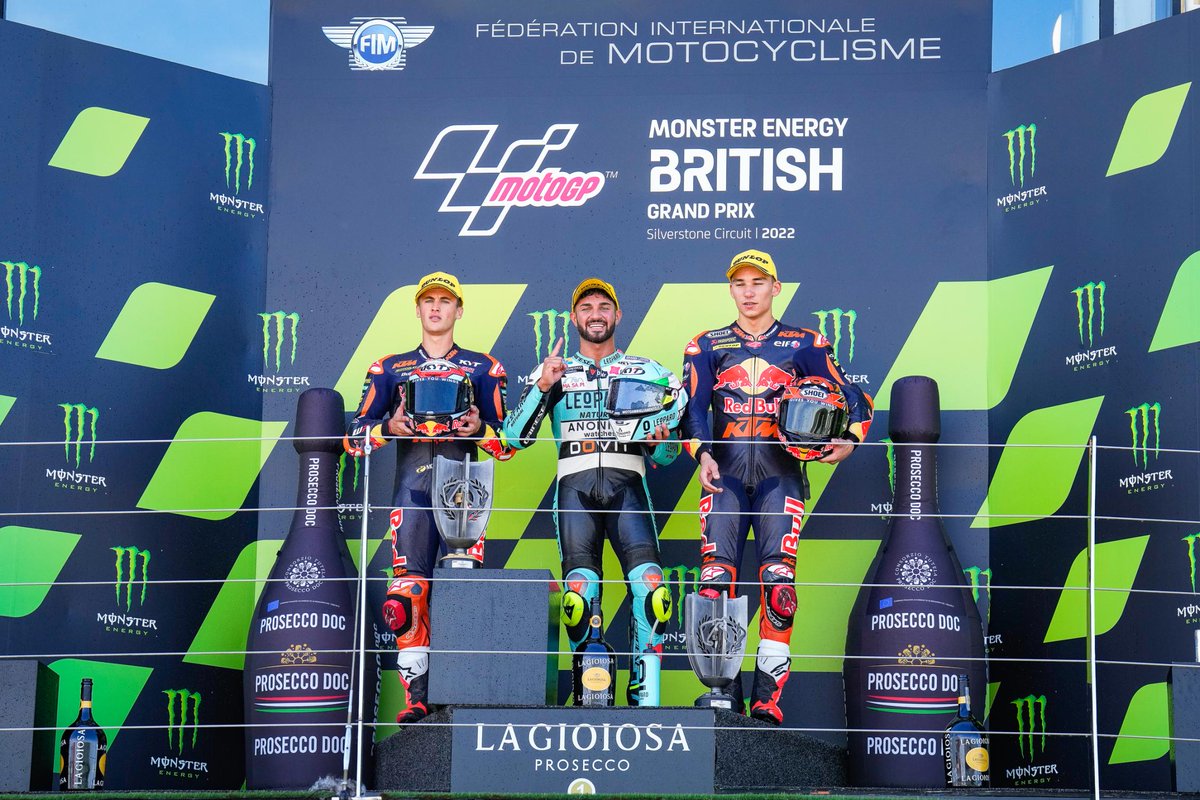 MartinoMoto's tweet photo. #RememberMotoGP #BritishGP #Moto3, 2022. Victoria de @dennisfoggia71 escoltado en el podio por @jaume_masia y @Denizoncu53 (foto @MotoGP) https://t.co/KuYghN22WC