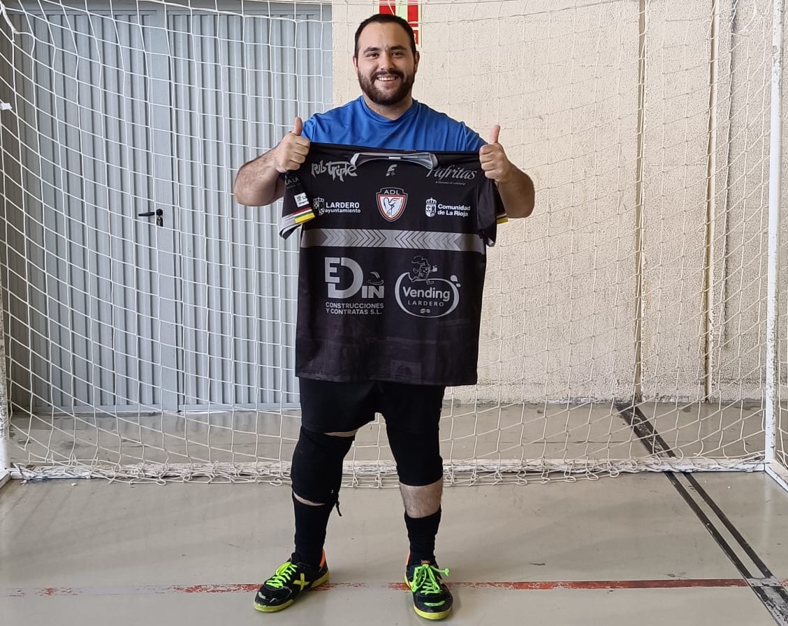 ADLLardero's tweet photo. AD LARDERO PUB TRIPLE SENIOR;
Otro jugador que vuelve al ADL, el argentino ADRIÁN TORRES ARRÚA "MAX", defenderá la portería del que fue su primer Club en La Rioja. https://t.co/1o9V3RdlhL