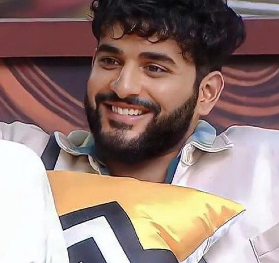 vinay_karad's tweet photo. A week left Let's Decide Who will be the deserving winner?

❤️Like &amp; Cmnt-#ElvishYadav
❤️RT &amp; Cmnt-#AbhishekMalhan 

#FukraInsaan #ElvishRaoSahab
#BbOTT2  #Abhisha
#ElvishArmy #Elvisha #BigBoss #JiyaSankar #ManishaRanii 
>Poll end : 24 Hrs
Like                                RT. https://t.co/2GfXLI9ReX