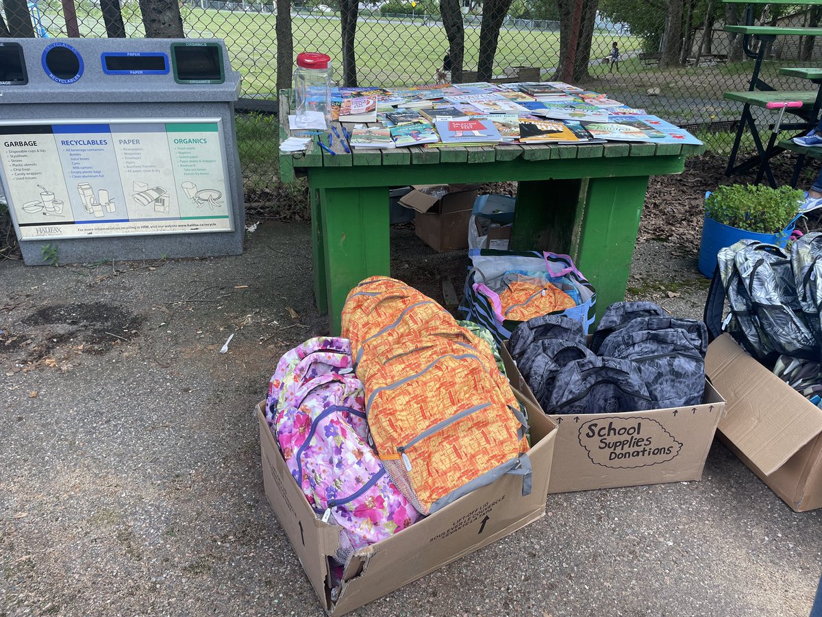 MissEmily_SPCOW's tweet image. What an excellent turnout last night. Thanks to everyone who made it out last night for Bedtime stories. @HRCESchoolsPlus @JohnMacNeil42 @HarbourViewElem @MrsDLloyd @Cassadie_Day