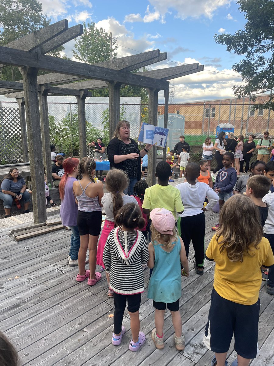 MissEmily_SPCOW's tweet image. What an excellent turnout last night. Thanks to everyone who made it out last night for Bedtime stories. @HRCESchoolsPlus @JohnMacNeil42 @HarbourViewElem @MrsDLloyd @Cassadie_Day