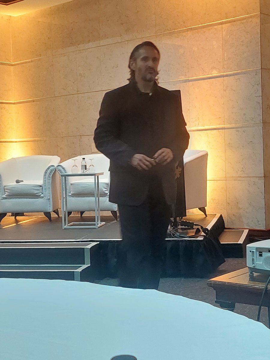 ITNewsAfrica's tweet photo. Will you take the blue pill? Or the red pill? 💊 sales expert Paul Mulder from @TheCRMTeam addresses the global conundrum surrounding #AI and the myth that #artificialintelligence will replace humans. #DigitalFinanceAfrica https://t.co/h8JbfJsxBU