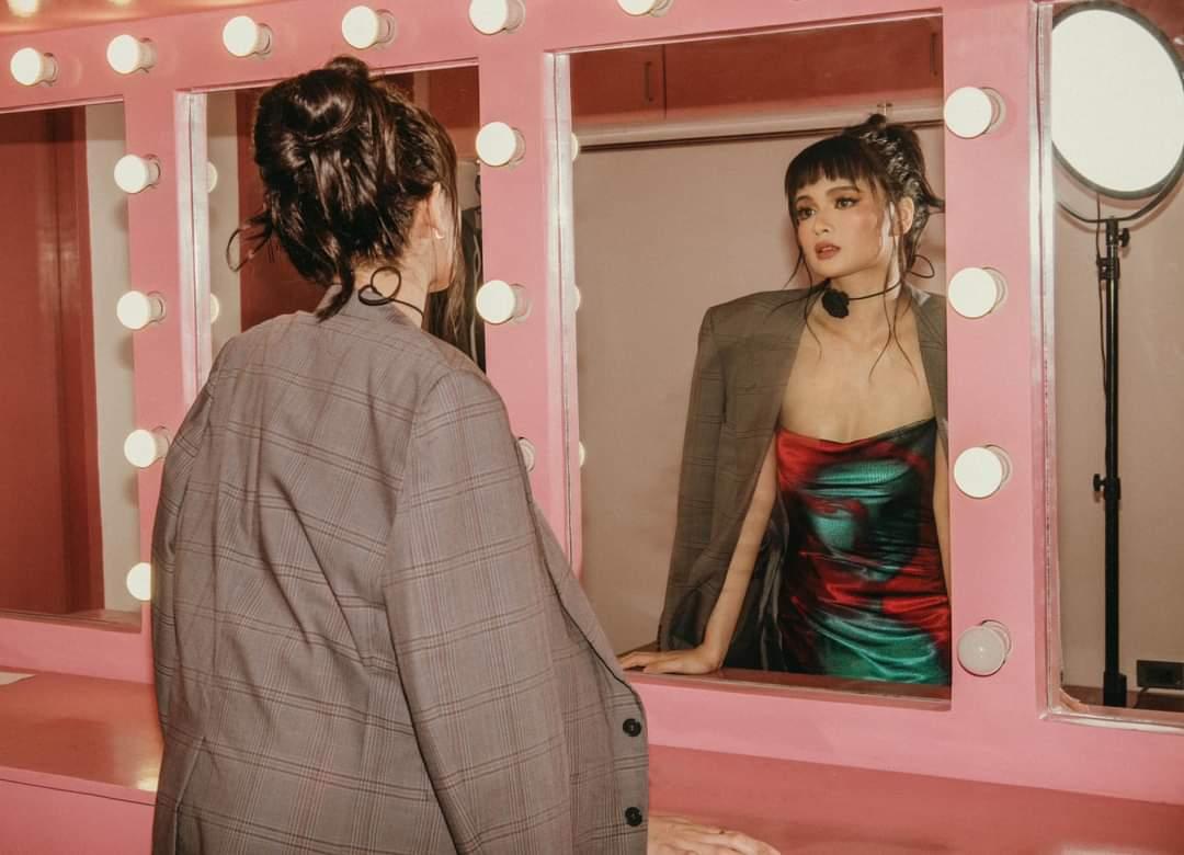 TeamRiRhen's tweet photo. 230802 @realrhen IG Update

mirror mirror lie to me, show me what I want to see 🦩🎟️

Viva Artists Agency Viva One
💌 KUNG HINDI LANG TAYO SUMUKO Media Con

#RhenEscaño https://t.co/FVm0qFG775