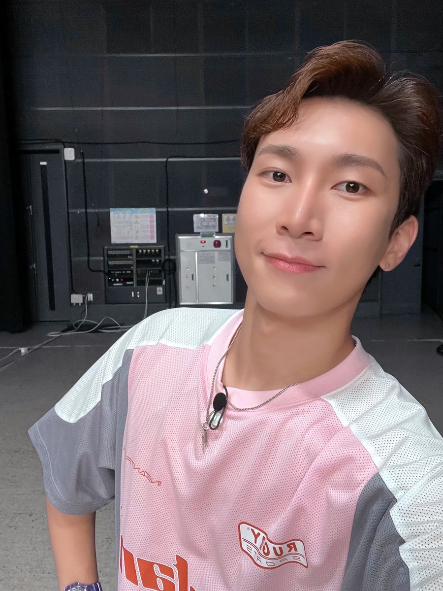 OFFICIALBTOB's tweet photo. [📢] MBC M '주간 아이돌' 출연 안내

잠시 후 7시 20분! 은광이 '#주간아이돌'에 출연합니다!
MC 은광과 즐거운 주간아
수요일이 주는 확실한 행복!
멜로디 여러분의 많은 시청 부탁드립니다💙

#비투비 #BTOB
#서은광 #SEO_EUNKWANG https://t.co/TAtYQa6KQA