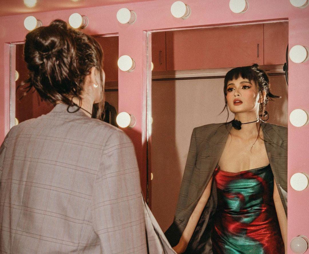 TeamRiRhen's tweet photo. 230802 @realrhen IG Update

mirror mirror lie to me, show me what I want to see 🦩🎟️

Viva Artists Agency Viva One
💌 KUNG HINDI LANG TAYO SUMUKO Media Con

#RhenEscaño https://t.co/FVm0qFG775