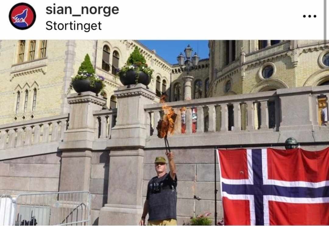 Lektor i retsfilosofi Jakob v.H. Holtermann har i et opslag på Facebook bragt en vigtig korrektion til regeringens misinformation. Her kommer hans tekst. 👇 #dkpol  #dkmedier  #korankrise

REGERINGEN TALER USANDT: DANMARK OG SVERIGE STÅR IKKE ALENE

Et centralt regeringsargument