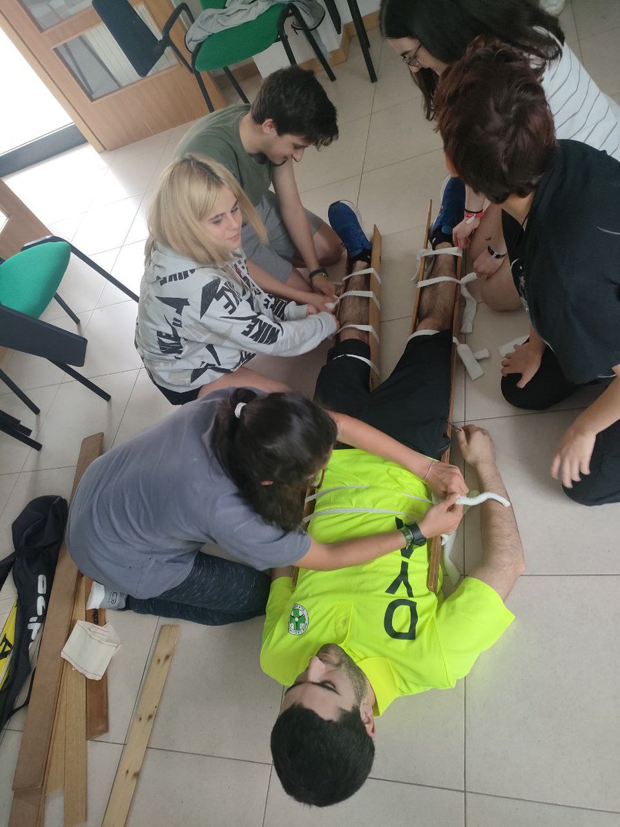 DYAGipuzkoa's tweet photo. Empezamos agosto con otro grupo preparado para vivir la experiencia de convertirse en "voluntarios/as de #DYA" por una semana, gracias a nuestro programa de verano #GazteDYA. Además, adquirirán conocimientos sanitarios y de prevención de accidentes de forma amena y divertida. https://t.co/Dr4bEZRZG1