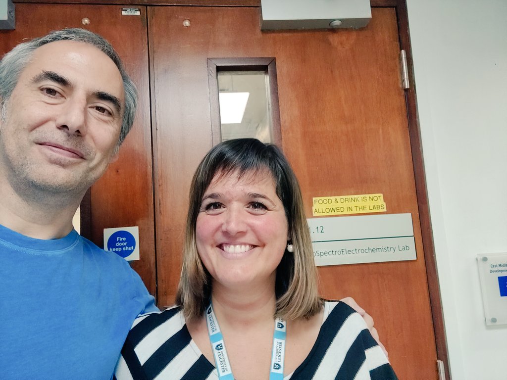 Visiting a former PhD student of the group, now in front of her very own #biospectroelectrochemistry lab at @uniofleicester . Very proud of her, congratulations @_PatriRM for everything you achieved. And this is only the beginning!