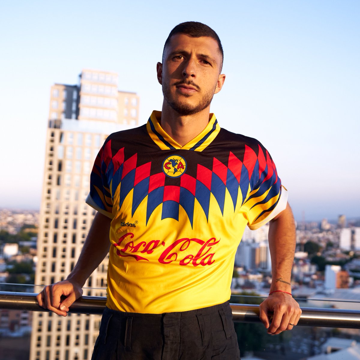 RealBetis's tweet photo. 🦅🔥😎

Un águila ha viajado a México, @ClubAmerica... https://t.co/XEuIjvU0mT