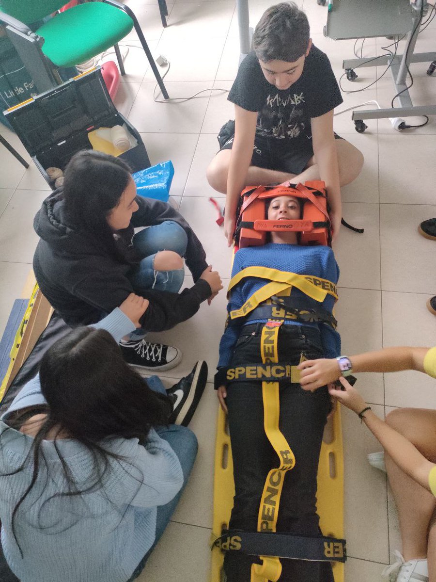 DYAGipuzkoa's tweet photo. Abuztua beste talde batekin hasten dugu, astebetez "#DYA-ko boluntario" bihurtzeko esperientzia bizitzeko prest, #GazteDYA udako programari esker. Gainera, modu atsegin eta dibertigarrian bereganatuko dituzte osasunari eta istripuen prebentzioari buruzko ezagutzak. https://t.co/pRQH0tl7Md