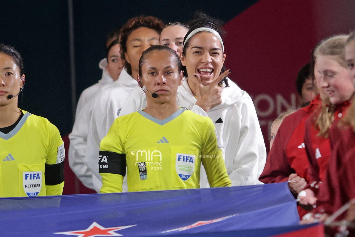 VenNotBen's tweet photo. What a sweet gesture from @KayaFC Women’s Team for @_halimoriah | @PFFWomensLeague @PilipinasWNFT #PHI https://t.co/j71dGQt5lw