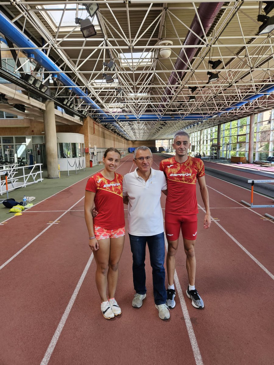 Primer entrenamiento terminado, estos dos van a dar mucha guerra en el Campeonato de Europa Sub20 
🛫🇮🇱.
<a href="/Atl_Alcorcon/">Atletismo Alcorcón</a> <a href="/AlcorconDeporte/">Concejalía de Deportes de Alcorcón</a>