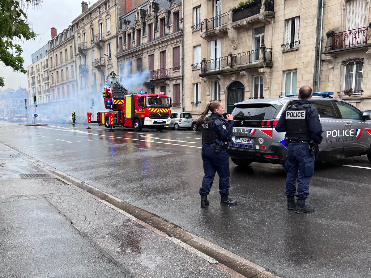 [#Incendie] Intervention en cours pour un incendie boulevard lobau à #nancy. 
 Circulation coupée.  
Merci de faciliter l'intervention des secours en évitant le secteur.