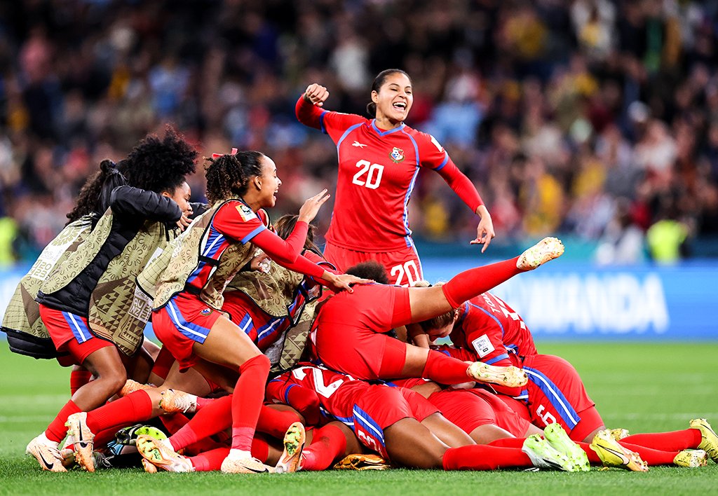 When you score an unbelievable free kick at the World Cup 🇵🇦❤️
