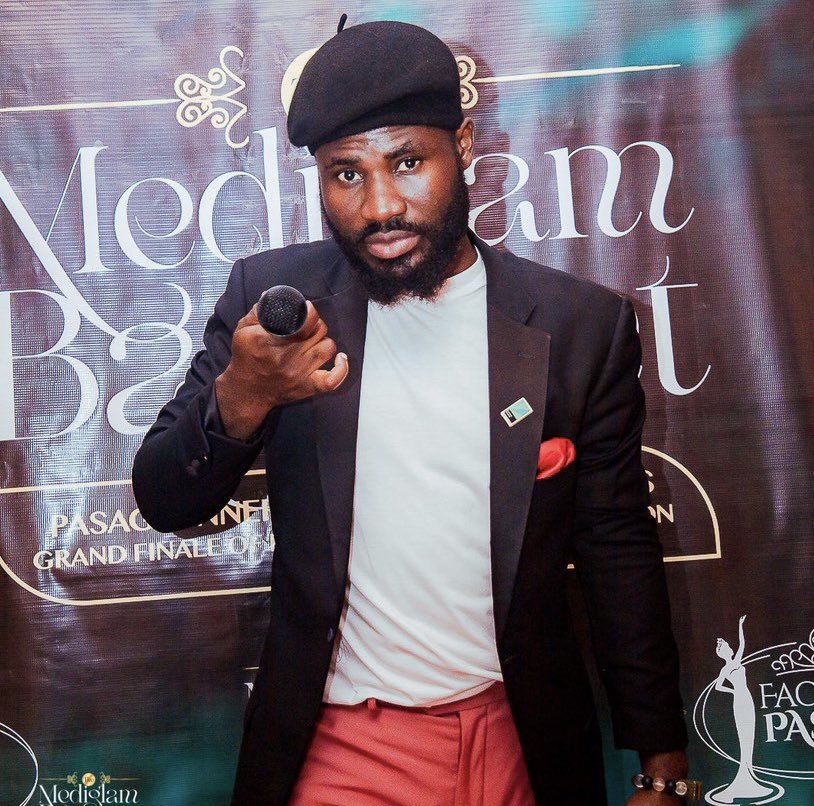 Portfoliothemc's tweet photo. ππ HAPPY NEW MONTH! A prayer , a dream and a move makes the hustle ! May we all be greatππΎ
#YourEventHOST. #MCduties π€ #GheventsβοΈβοΈ https://t.co/z4X9XMNHce