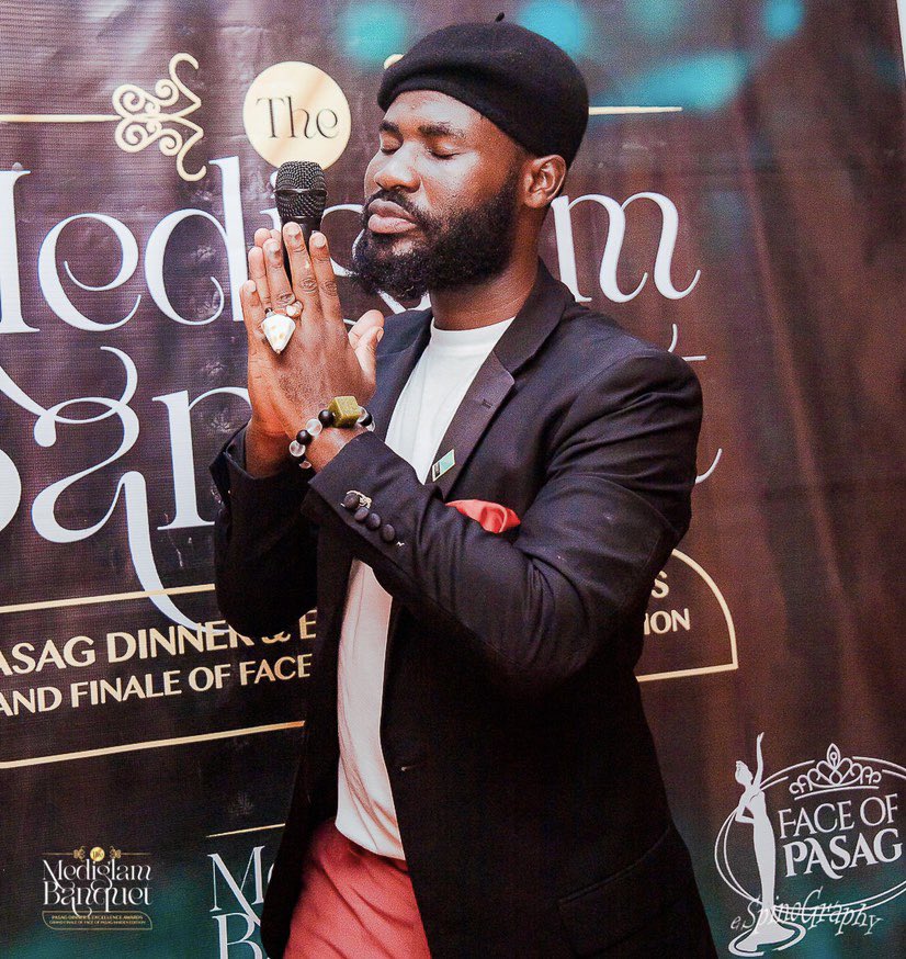Portfoliothemc's tweet photo. ππ HAPPY NEW MONTH! A prayer , a dream and a move makes the hustle ! May we all be greatππΎ
#YourEventHOST. #MCduties π€ #GheventsβοΈβοΈ https://t.co/z4X9XMNHce