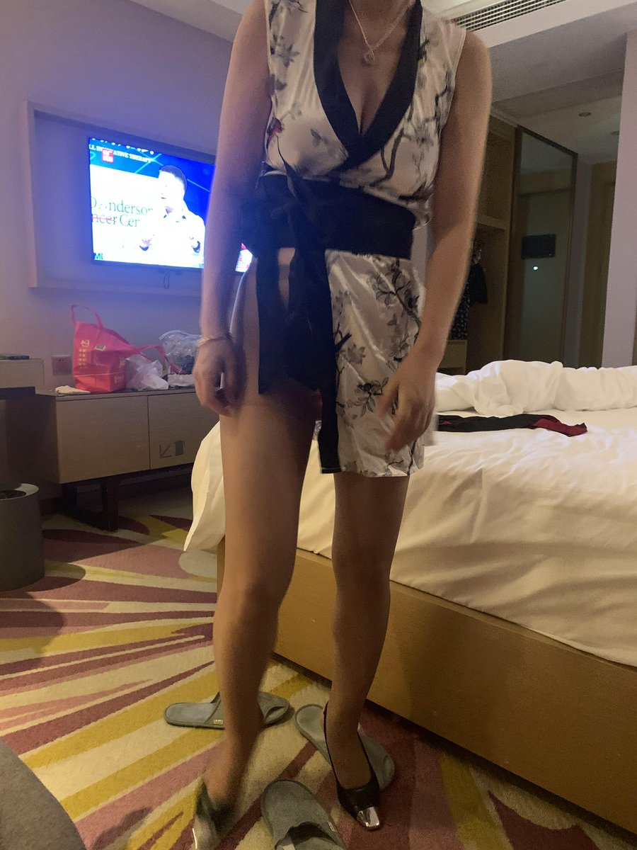 libaoge123's tweet photo. 骚货最近总吵着要换妻，一个鸡巴纸巾满足不了了吗？ https://t.co/9TjGISRNRr