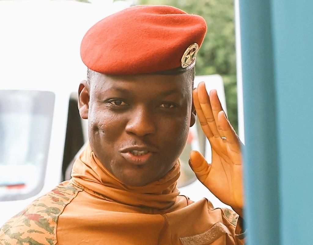 GS'dan bir KAP açıklaması daha geldi! Burkina Faso'lu İbrahim Traore ile görüşmelere başlanmış! Fransız oyuncu Sacha Boey'i kovup bunu alacaklarmış! Çok iyi takım olduk çook! 😀