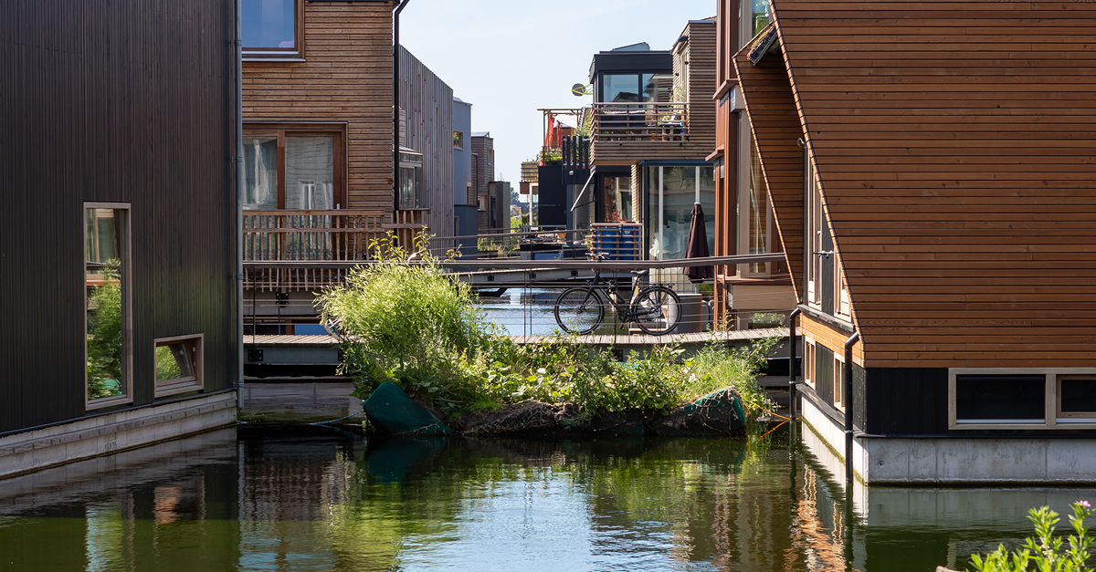 iAmsterdam includes Schoonschip in 5 eco-friendly initiatives reshaping urban living in Amsterdam

<a href="/Iamsterdam/">I amsterdam</a>:
“This floating residential area was 15 years in the making, and is an embodiment of circular and sustainable living.”

Read more: iamsterdam.com/en/business/ke…