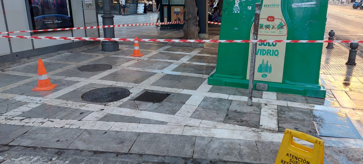 Granada_Limpia's tweet photo. ✨ Intentamos llegar a cada rincón y atender diariamente a todas vuestras incidencias. Gracias por vuestra colaboración ciudadana 🥰

📍 Nuestros operarios trabajan en Plaza Nueva y continúan por San Gil

#GranadaLimpiaQueTeQuieroLimpia

#Inagra @aytogr @anasrequena @PreZero_ES https://t.co/Icxrh896bp