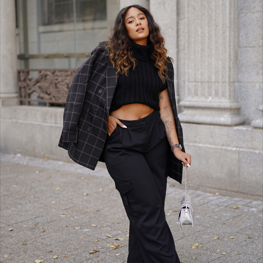 Calling all trend setters! <a href="/friendsofbash/">friendsofbash</a> and Foschini have teamed up to give you a R5,000 shopping voucher. All you need to do is:
👉 Follow <a href="/friendsofbash/">friendsofbash</a>  (the new online shopping destination for @foschinisa)
 👉Tag 3 friends 
👉RT with #FriendsofBash