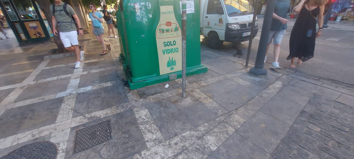 Granada_Limpia's tweet photo. ✨ Intentamos llegar a cada rincón y atender diariamente a todas vuestras incidencias. Gracias por vuestra colaboración ciudadana 🥰

📍 Nuestros operarios trabajan en Plaza Nueva y continúan por San Gil

#GranadaLimpiaQueTeQuieroLimpia

#Inagra @aytogr @anasrequena @PreZero_ES https://t.co/Icxrh896bp