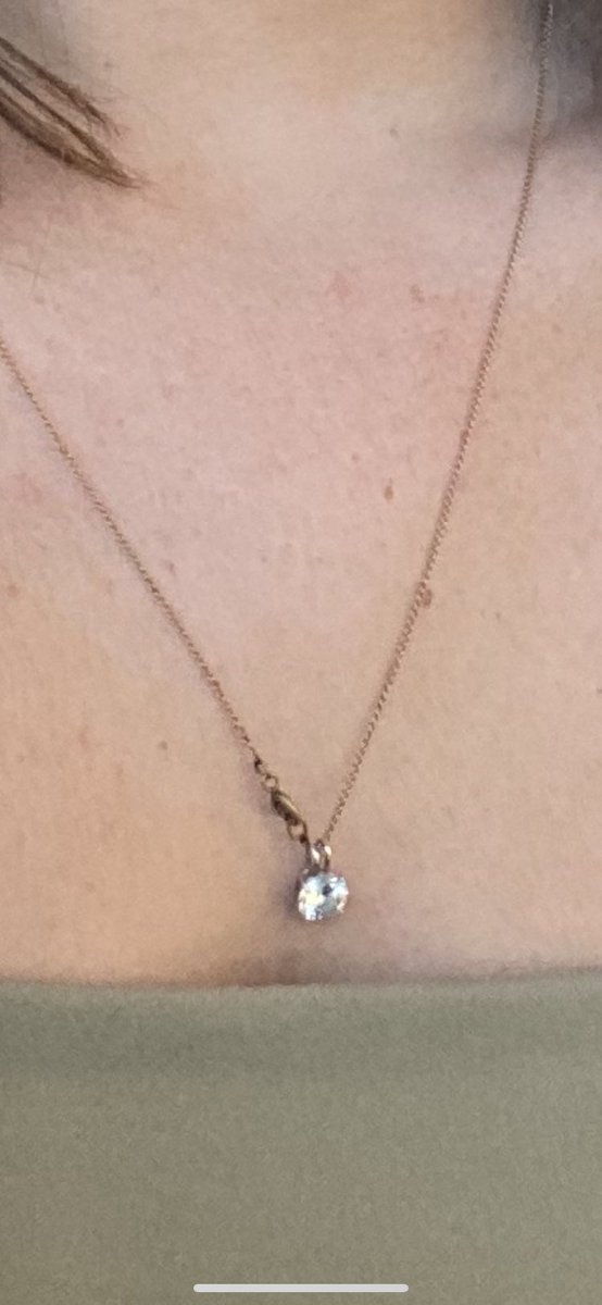 lvcycarlyle's tweet photo. my source would absolutely be my necklace from my best friend, i have only taken it off in the past 7 years when i absolutely HAD to (x rays and such)

#SaveLockwoodandCo #sixmonthsoflockwoodandco #LockwoodandCo https://t.co/TWBeFOjOFb