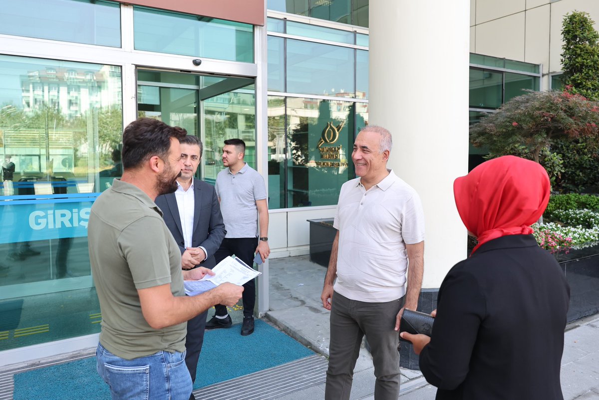 avadursun's tweet photo. Belediye Hizmet Binamızda iş ve işlemlerini gerçekleştiren komşularımızla muhabbetimizi paylaştık.
Çalışma arkadaşlarımıza kolaylıklar diliyorum. https://t.co/3n86d2alOB