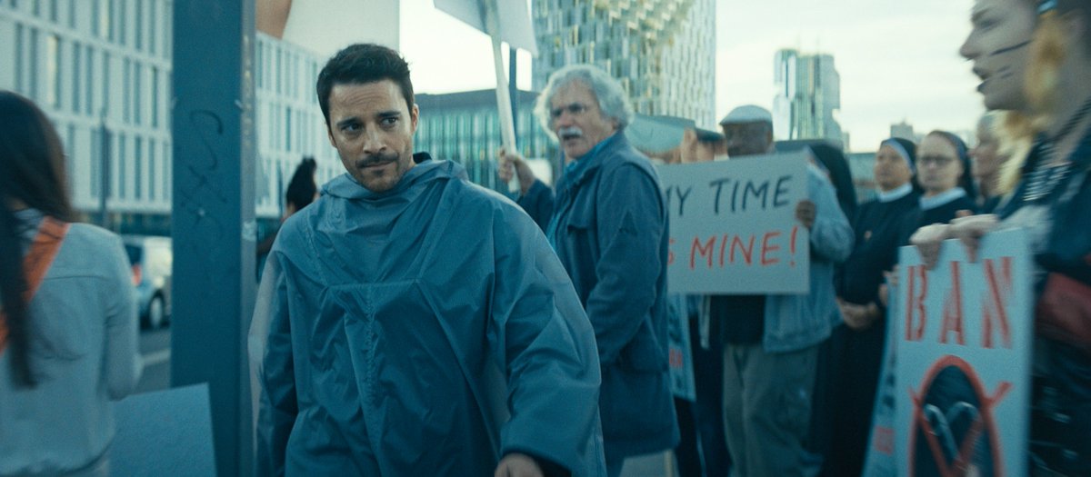 NetflixFR's tweet image. Des années de votre vie contre de l'argent ?

Dans un futur proche, une méthode permettant de transférer des années de vie d'une personne à une autre propulse la start-up de biotechnologie AEON.

Le film dystopique Paradise, c’est dispo.