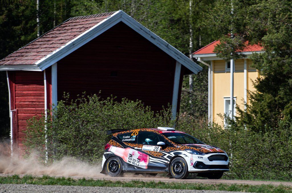 RalliSM's tweet photo. KMS Racing kilpailee Secto Rally Finlandissa kolmella autolla. Lisäksi tuusulalaistiimi hoitaa WRC3-luokassa kilpailevan turkkilaisparin huollot Jyväskylän MM-rallissa.
https://t.co/7eiHFtdxrP
#rallism #mmralli #wrc #rallyfinland #kmsracing https://t.co/0FCdMMpNmC