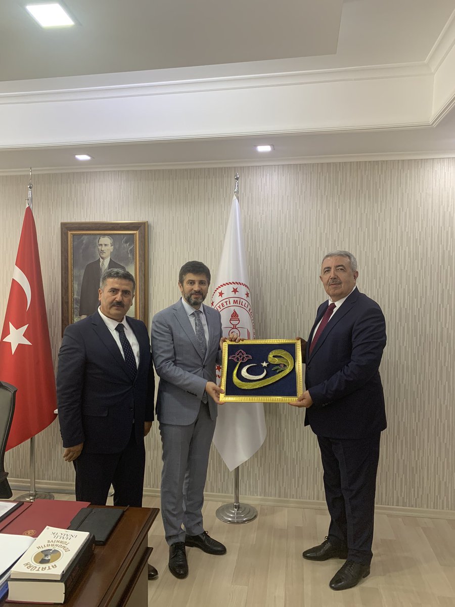 Hayat Boyu Öğrenme Genel Müdürümüz Sayın Cengiz METE’ye hayırlı olsun ziyaretinde bulunduk. Rabbim muvaffak etsin.Hayırlı hizmetler yapmayı nasip etsin inşallah…
