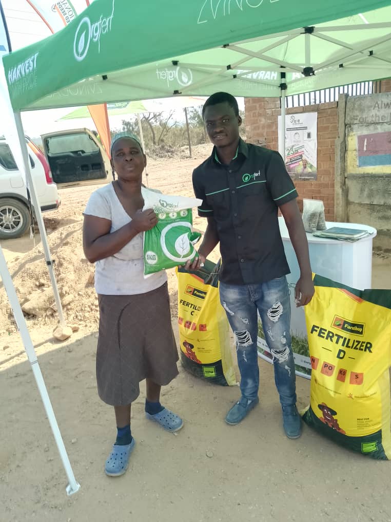 Orgfert1's tweet image. Congratulations to our partners @farmshopZW on the new branch opening in Domboshawa, bringing convenience to our farmers' doorstep.
The new branch is well stocked with all your Orgfert fertilizers so hurry now!!
#kohwazvinodadisa
#harvestwithpride
0773064669