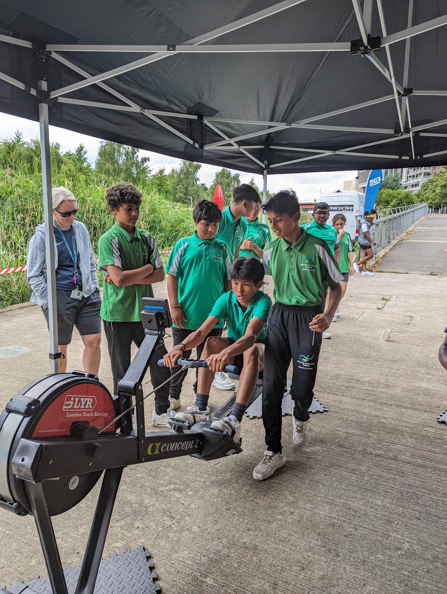 LYRowing's tweet photo. 💬 We know that regular & sustained participation in Active Row brings big benefits to the young people’s lives such as increased life satisfaction. 🧾🚣♀️
#Stateoflife #wellbeing #socialbenefit #rowing https://t.co/L7qbXPLbXx