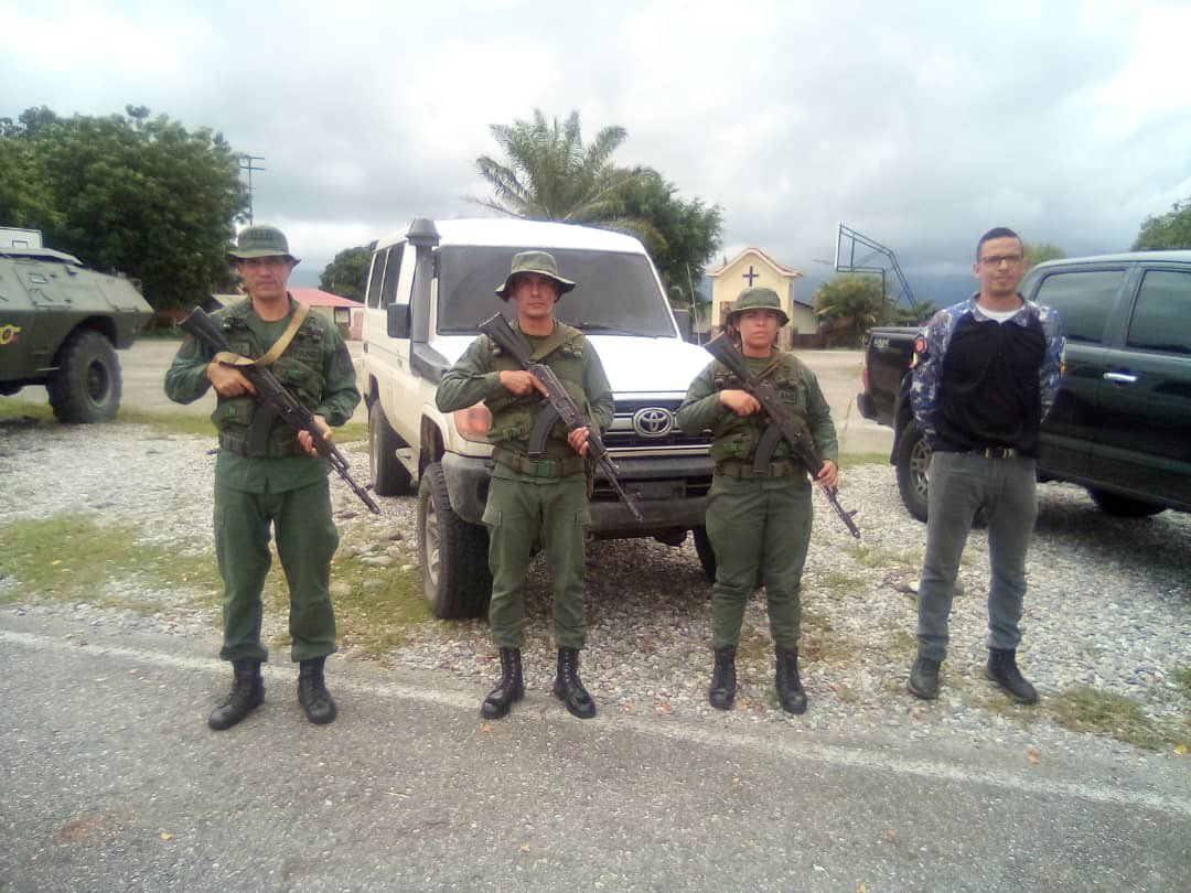 #AsíLoDijo || GJ <a href="/dhernandezlarez/">GJ. Domingo Hernández Lárez</a> #FANB se mantiene permanentemente en despliegue, brindando seguridad y resguardo a las instalaciones estratégicas y poliductos del estado Yaracuy para garantizar la mayor suma de felicidad a nuestro pueblo.
#IntegrarEsVencer