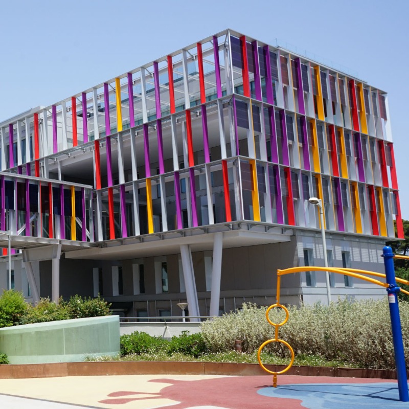SJDbarcelona_es's tweet photo. El SJD Pediatric Cancer Center Barcelona es el primer centro de atención oncológica en España y segundo en Europa, que recibe pacientes internacionales de más de 80 países. Este centro está al servicio de niños y adolescentes con cáncer y sus familias. ¡Descúbralo!